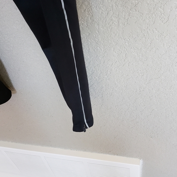 ISAORA joggers size Small - Picture 3 of 7